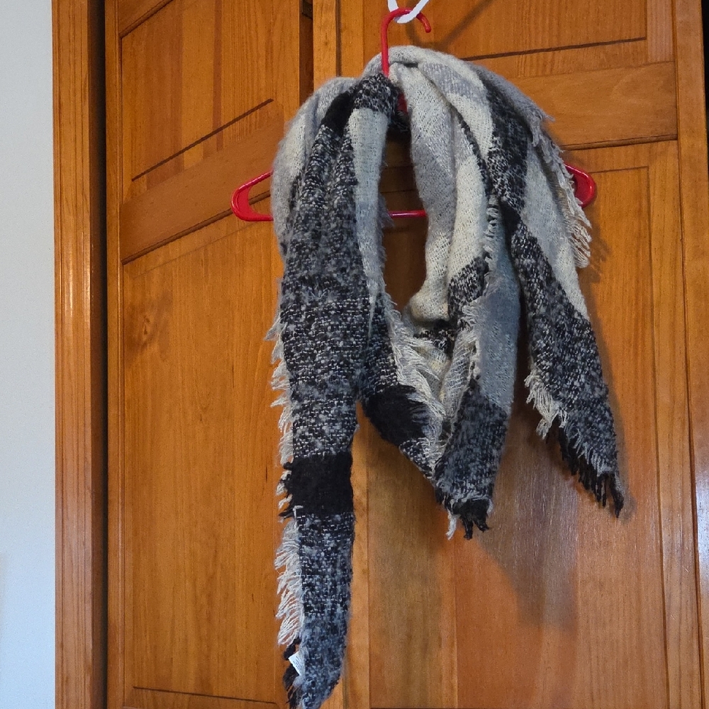 Elegant Black and Gray Women's Scarf